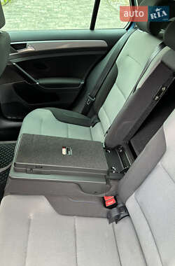 Хетчбек Volkswagen Golf 2016 в 