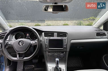 Хетчбек Volkswagen Golf 2016 в 