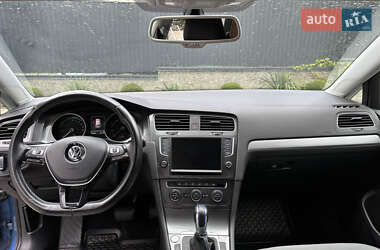 Хетчбек Volkswagen Golf 2016 в 
