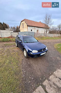 Универсал Volkswagen Golf 2004 в Мостиске