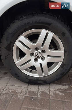 Хэтчбек Volkswagen Golf 2001 в 