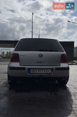 Хэтчбек Volkswagen Golf 2001 в 