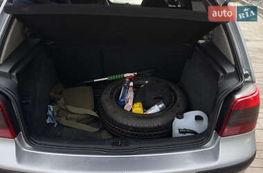 Хэтчбек Volkswagen Golf 2001 в 