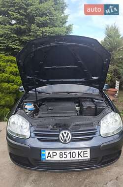 Хэтчбек Volkswagen Golf 2004 в Запорожье