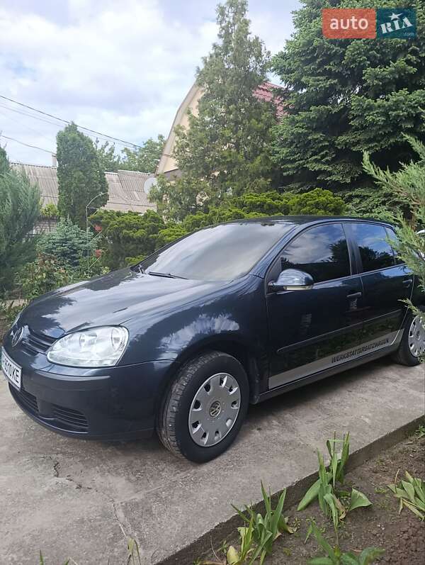 Хетчбек Volkswagen Golf 2004 в Запоріжжі