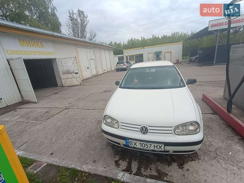 Хетчбек Volkswagen Golf 1999 в Старокостянтинові