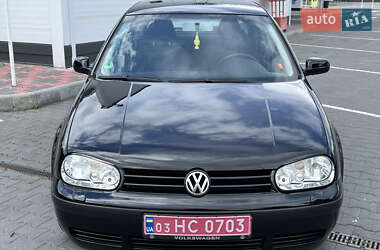 Хетчбек Volkswagen Golf 2002 в 