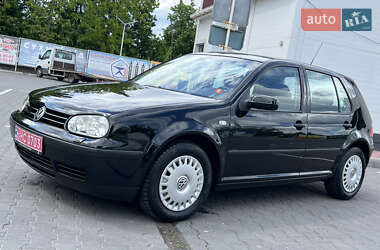Хетчбек Volkswagen Golf 2002 в 