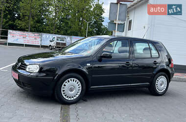 Хетчбек Volkswagen Golf 2002 в 