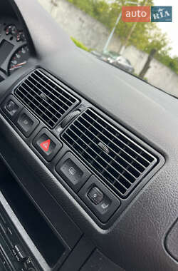 Хетчбек Volkswagen Golf 2002 в 