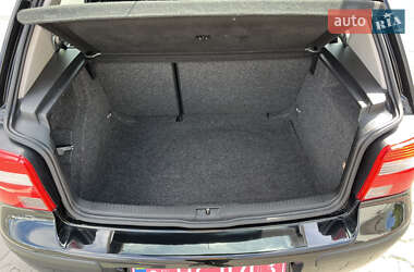 Хетчбек Volkswagen Golf 2002 в 