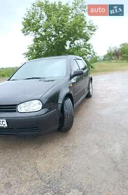 Хетчбек Volkswagen Golf 1999 в 
