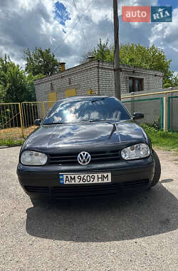 Хэтчбек Volkswagen Golf 2003 в Коростышеве