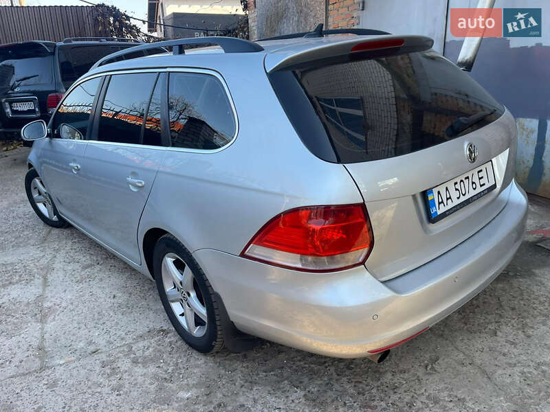 Універсал Volkswagen Golf 2012 в Києві