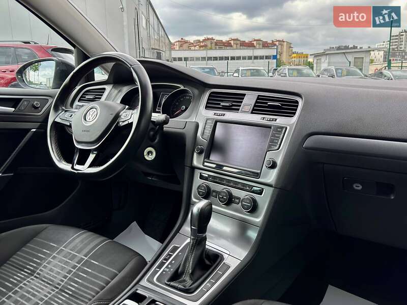 Универсал Volkswagen Golf 2016 в Львове