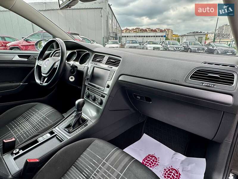 Универсал Volkswagen Golf 2016 в Львове