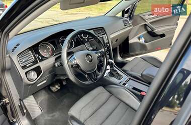 Хетчбек Volkswagen Golf 2016 в 