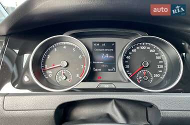 Хетчбек Volkswagen Golf 2016 в 