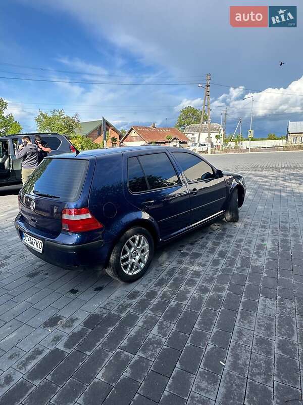 Хэтчбек Volkswagen Golf 2001 в Куликове