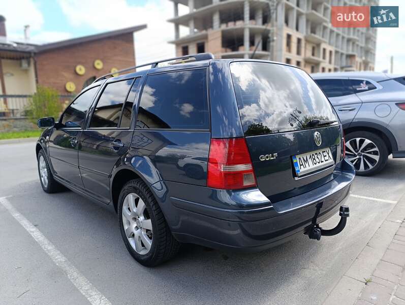 Универсал Volkswagen Golf 2004 в Звягеле