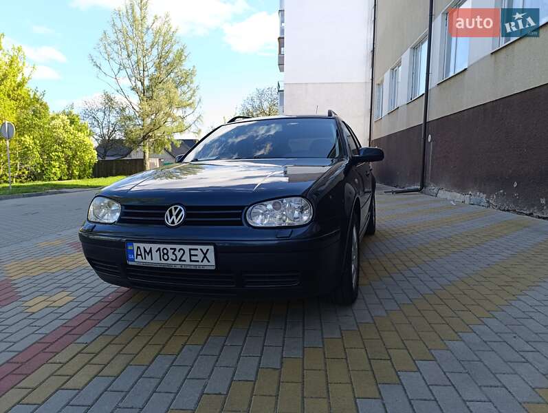 Универсал Volkswagen Golf 2004 в Звягеле