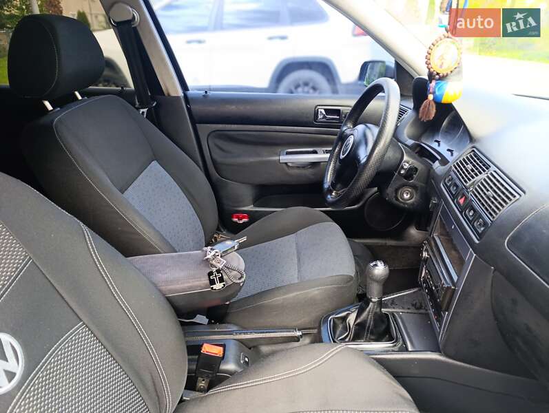 Универсал Volkswagen Golf 2004 в Звягеле