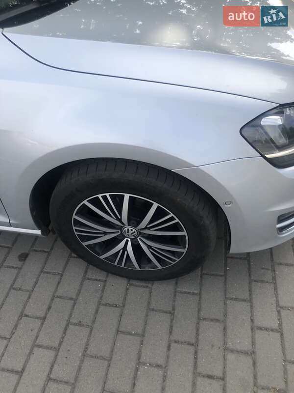 Універсал Volkswagen Golf 2016 в Коломиї