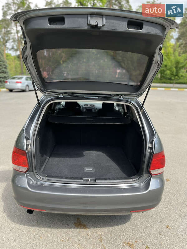 Универсал Volkswagen Golf 2011 в Буче