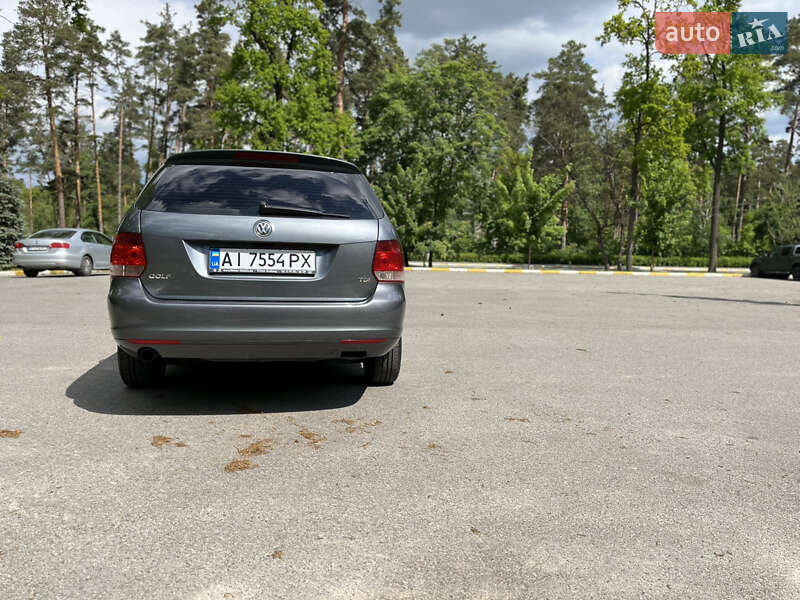 Универсал Volkswagen Golf 2011 в Буче