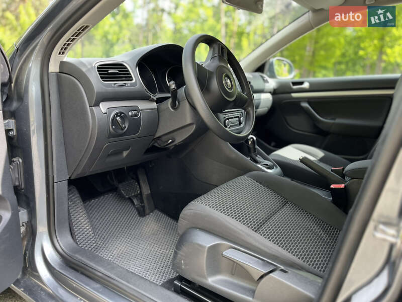 Универсал Volkswagen Golf 2011 в Буче