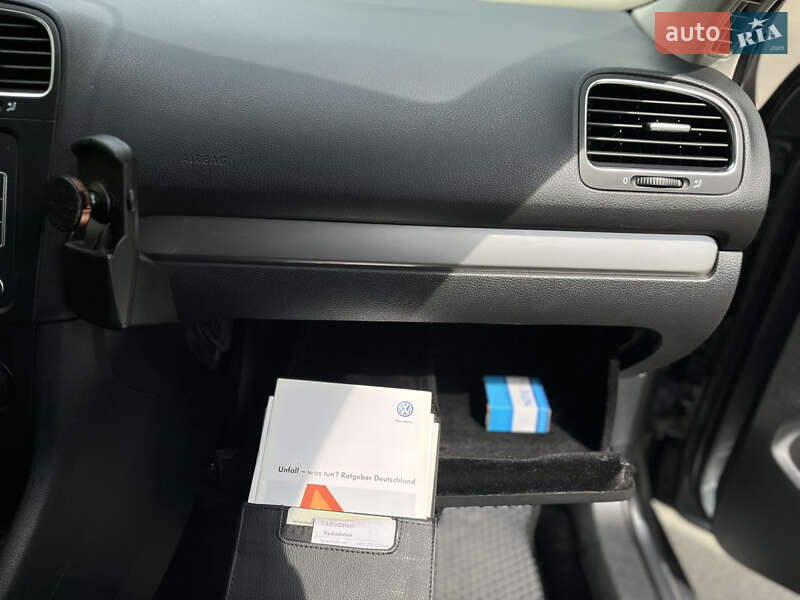 Универсал Volkswagen Golf 2011 в Буче