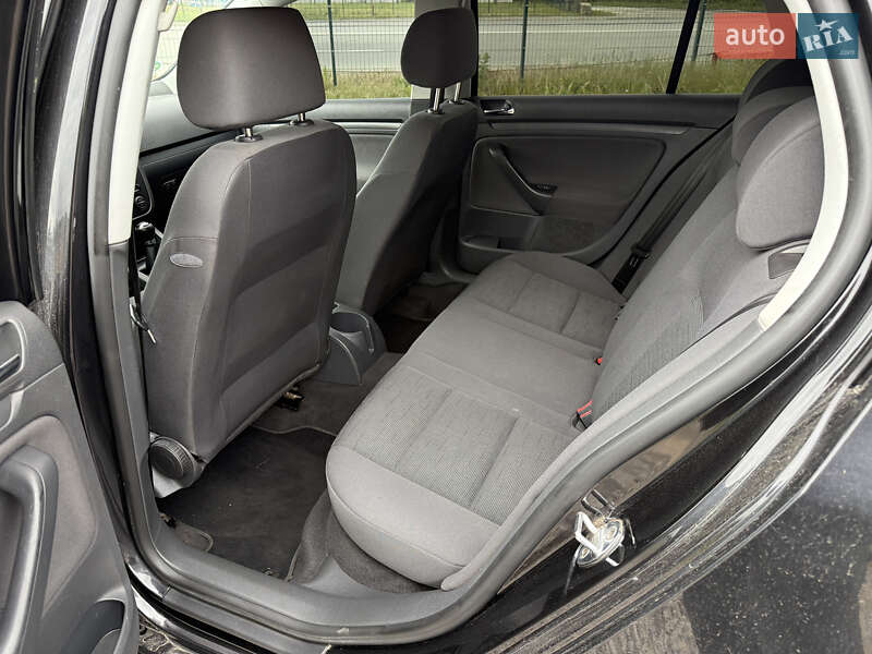 Хэтчбек Volkswagen Golf 2005 в Полтаве