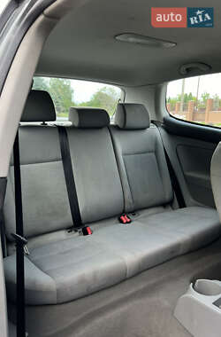 Хэтчбек Volkswagen Golf 2004 в 