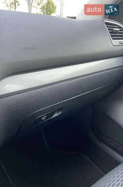 Хэтчбек Volkswagen Golf 2009 в 