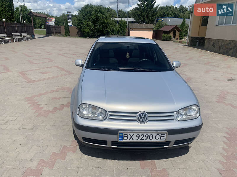 Хэтчбек Volkswagen Golf 1998 в 