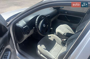 Хэтчбек Volkswagen Golf 1998 в 