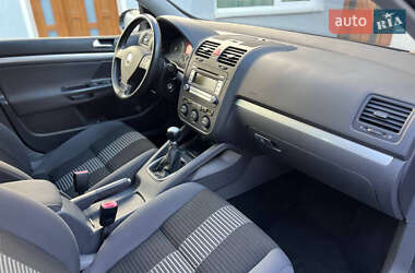Хэтчбек Volkswagen Golf 2008 в 