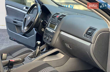 Хэтчбек Volkswagen Golf 2008 в 