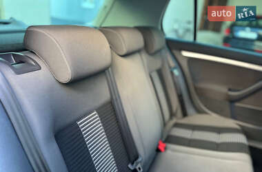 Хэтчбек Volkswagen Golf 2008 в 