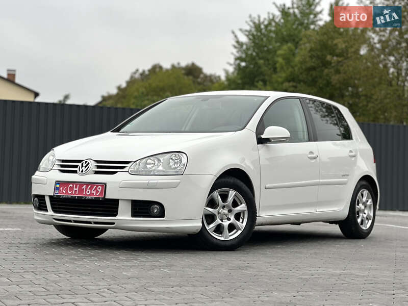 Хетчбек Volkswagen Golf 2008 в 