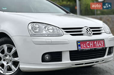 Хетчбек Volkswagen Golf 2008 в 