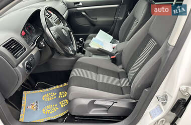 Хетчбек Volkswagen Golf 2008 в 
