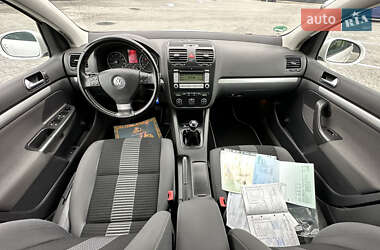 Хетчбек Volkswagen Golf 2008 в 