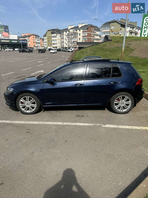 Хэтчбек Volkswagen Golf 2014 в Киеве
