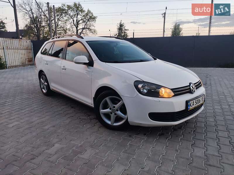 Универсал Volkswagen Golf 2010 в Киеве