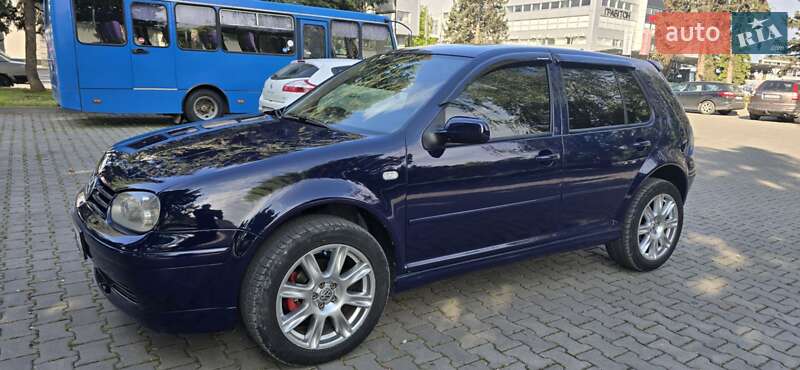 Хэтчбек Volkswagen Golf 2000 в 