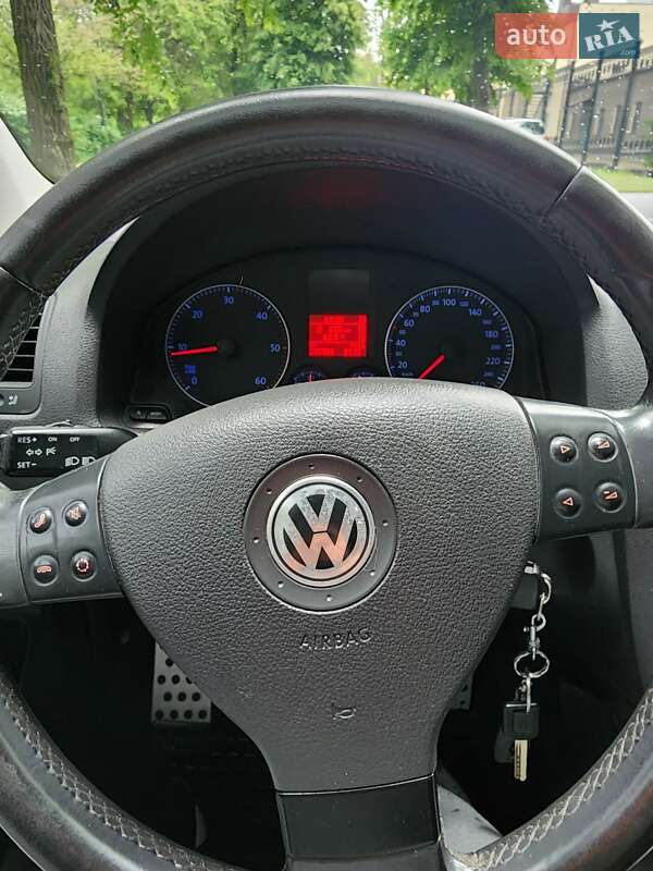 Хетчбек Volkswagen Golf 2005 в Харкові