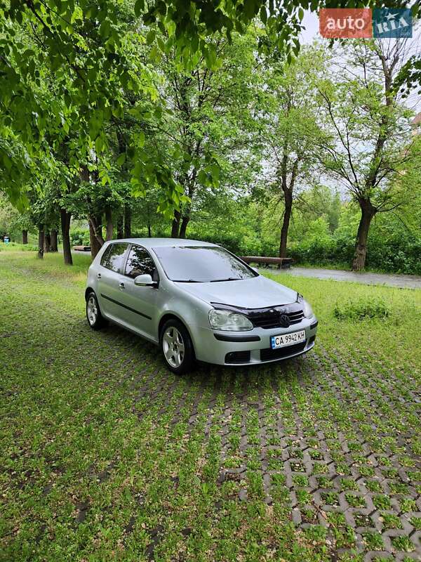 Хетчбек Volkswagen Golf 2005 в Харкові