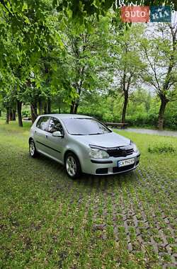 Хэтчбек Volkswagen Golf 2005 в 