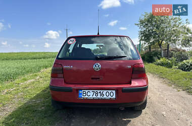 Хэтчбек Volkswagen Golf 2001 в 